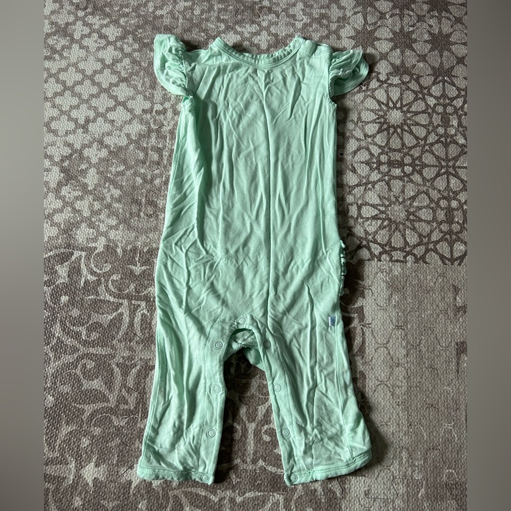 Posh Peanut Onesie 6-9 months in mint